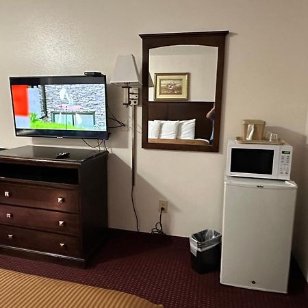 Carom Inn A Travelodge By Wyndham Denham Springs-Baton Rouge Bagian luar foto