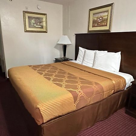 Carom Inn A Travelodge By Wyndham Denham Springs-Baton Rouge Bagian luar foto