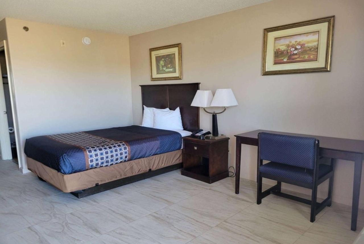 Carom Inn A Travelodge By Wyndham Denham Springs-Baton Rouge Bagian luar foto