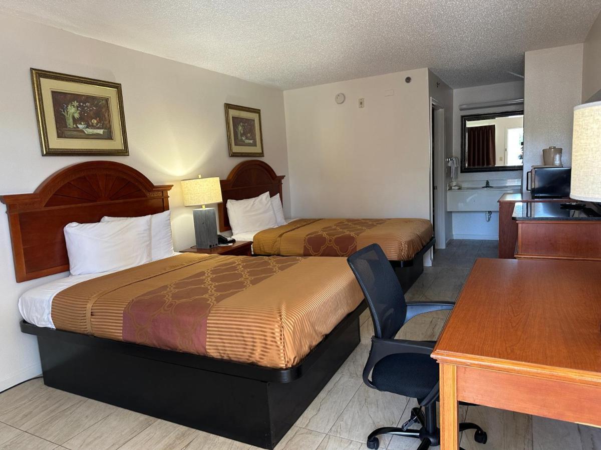 Carom Inn A Travelodge By Wyndham Denham Springs-Baton Rouge Bagian luar foto