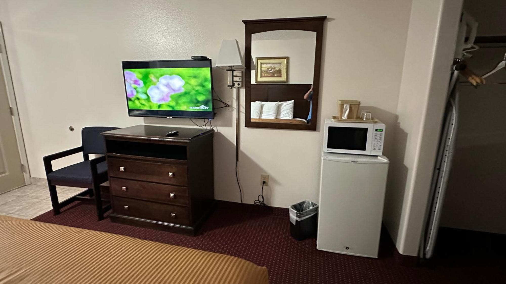 Carom Inn A Travelodge By Wyndham Denham Springs-Baton Rouge Bagian luar foto