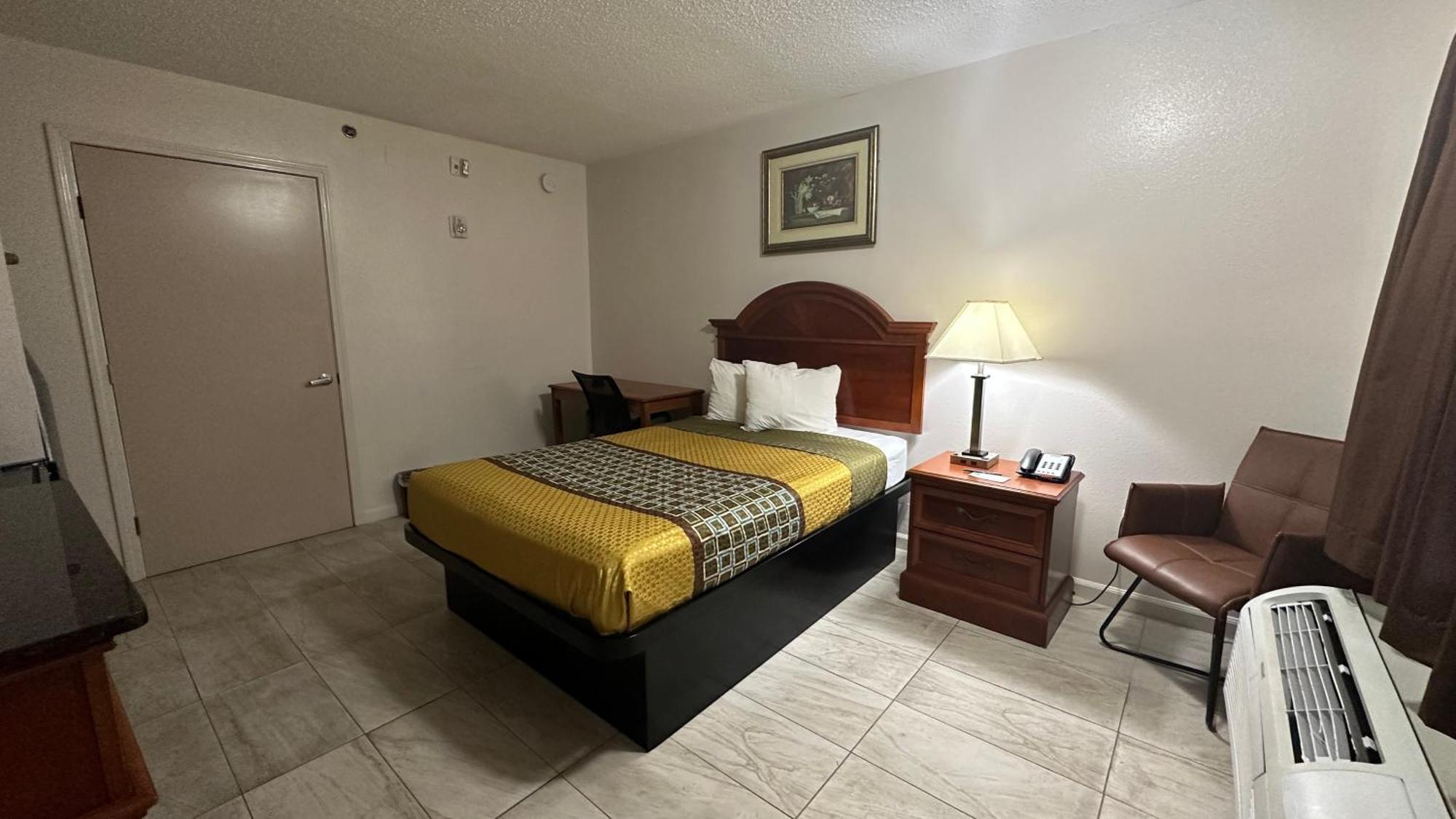 Carom Inn A Travelodge By Wyndham Denham Springs-Baton Rouge Bagian luar foto