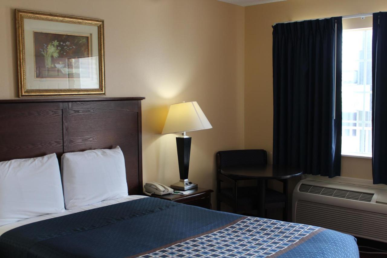 Carom Inn A Travelodge By Wyndham Denham Springs-Baton Rouge Bagian luar foto