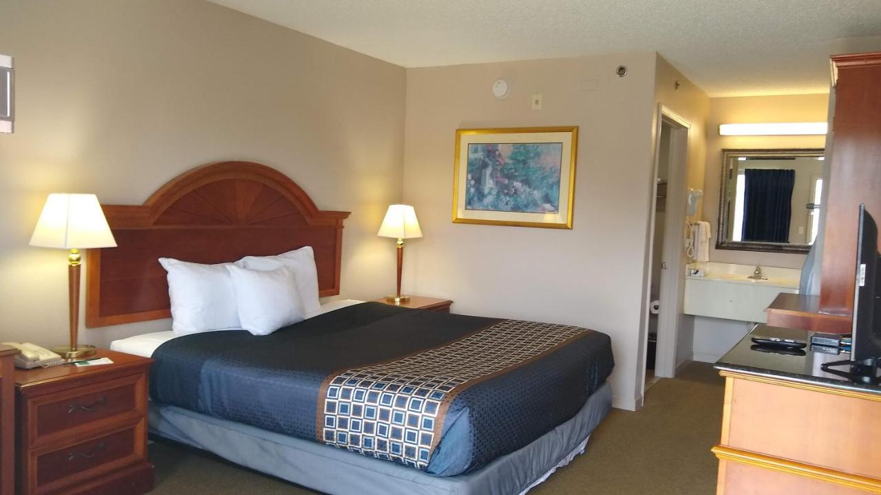 Carom Inn A Travelodge By Wyndham Denham Springs-Baton Rouge Bagian luar foto