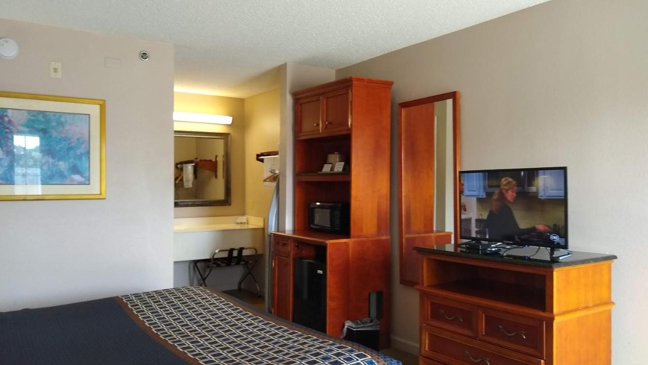 Carom Inn A Travelodge By Wyndham Denham Springs-Baton Rouge Bagian luar foto